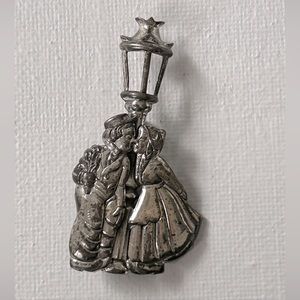 Vintage Sterling Silver Dutch Boy & Girl Courting Kissing Pin / Brooch